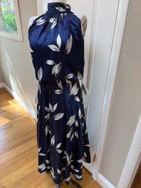 NWT Adrianna Papell Navy and White Floral Halter Midi Dress Size 10